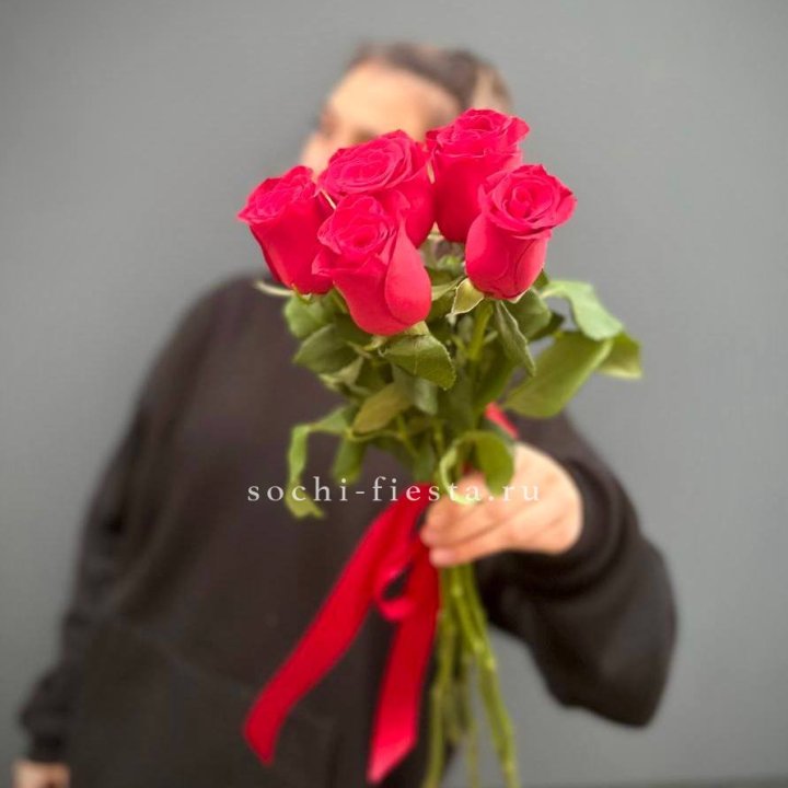 Букет 5 красных роз  в Королёве