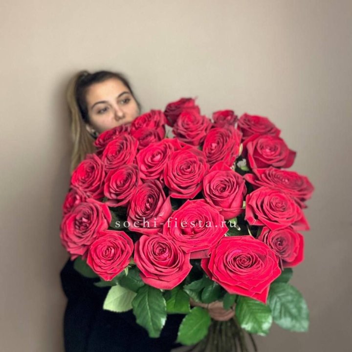 25 высоких роз в Королёве