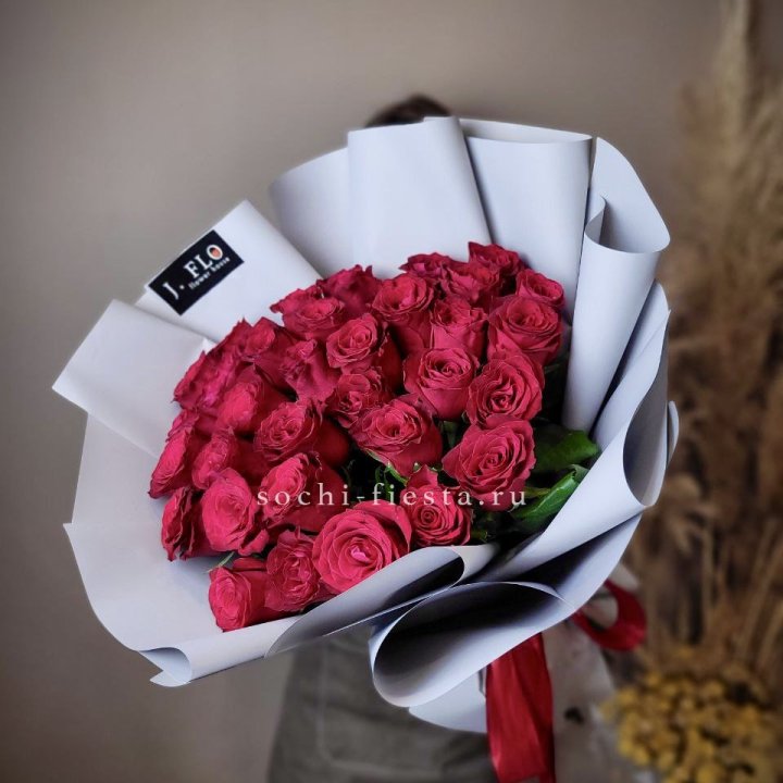 Красные розы 33 шт в Королёве