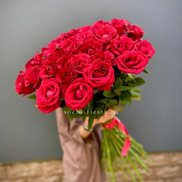 51 высокая красная роза в Королёве