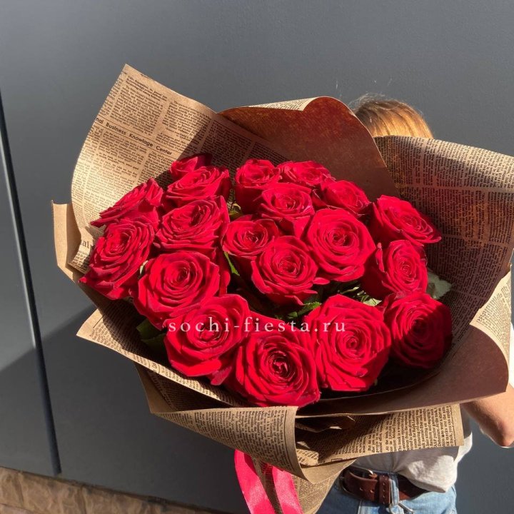 19 красных роз Леди Крафт в Королёве