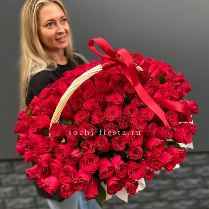 151 красная  роза в корзине в Королёве