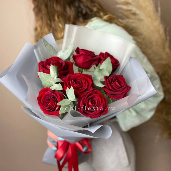 7 красных роз в Королёве