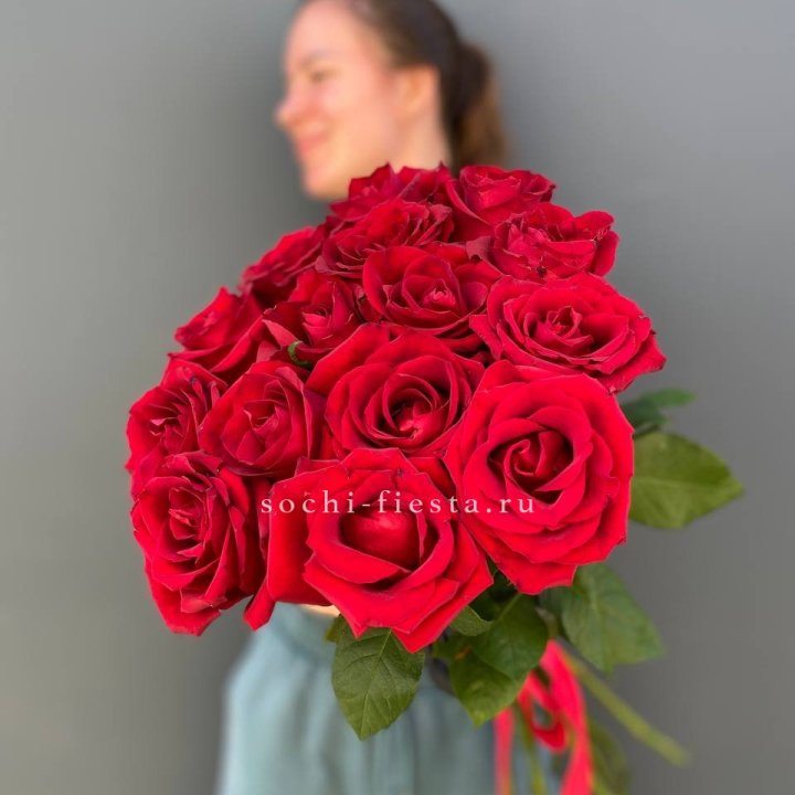 15 красных роз под ленту в Королёве