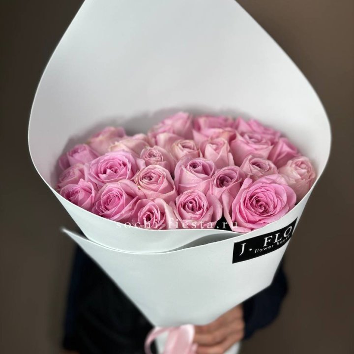 25 розовых роз в Королёве