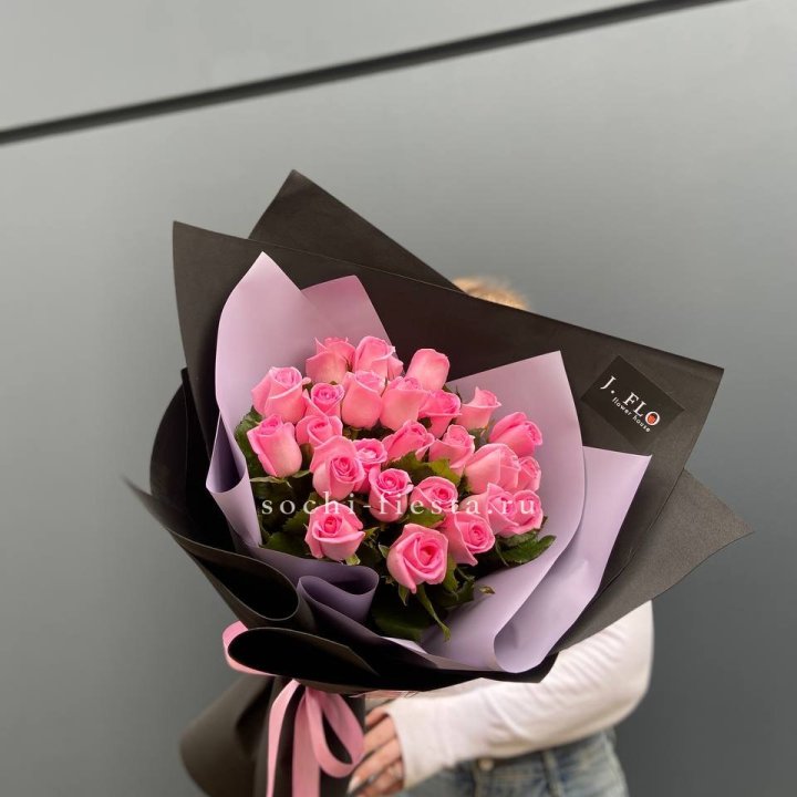 19 розовых роз  в Королёве