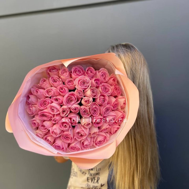 55 розовых роз в Королёве