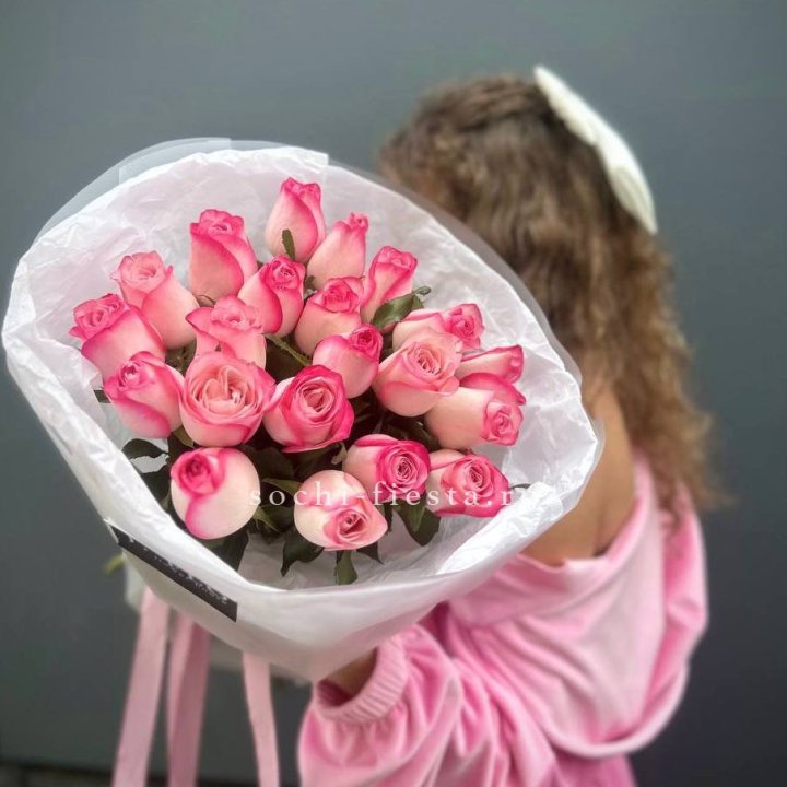 21 розовые розы Венди  в оформлении в Королёве