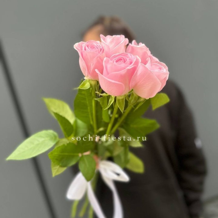 Букет 5 розовых роз  в Королёве
