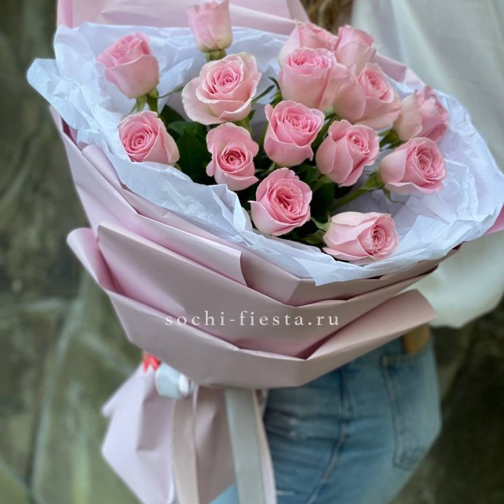 Розовые розы в авторском оформлении в Королёве