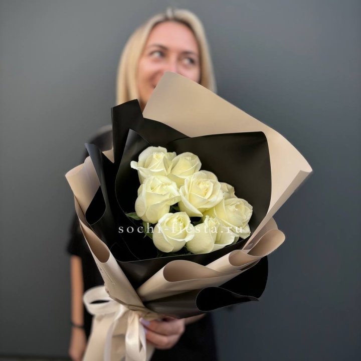 7 белых роз Иммерсив в Королёве