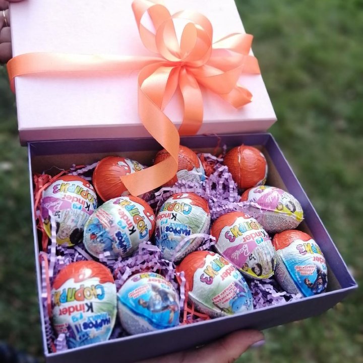 Коробка с киндерами в Королёве