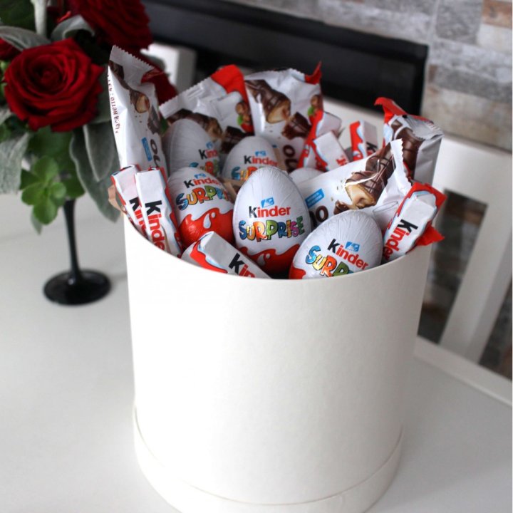 Коробка с киндерами  в Королёве