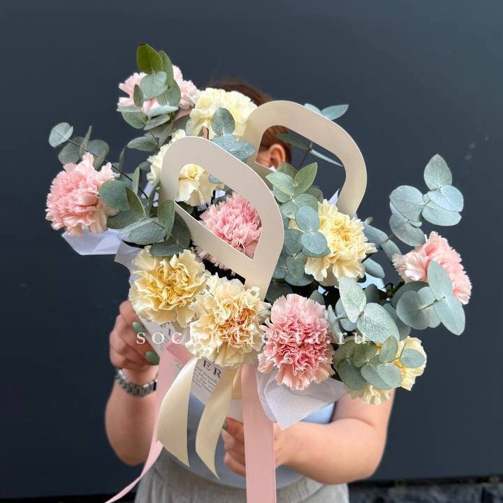 Сумочка из диантусов в Королёве