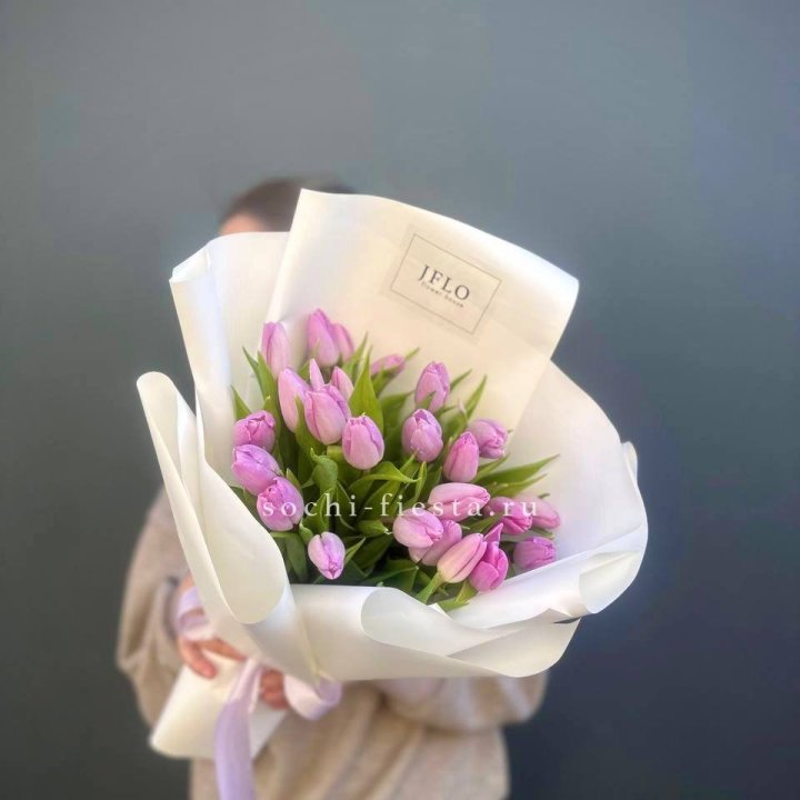 25 сиреневых тюльпанов в Королёве