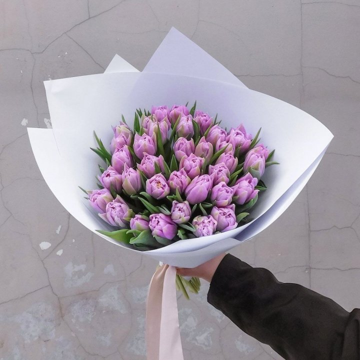 35 сиреневых тюльпанов в Королёве